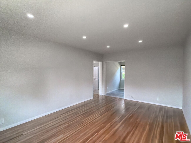 Photo - 202 E Grand Ave
