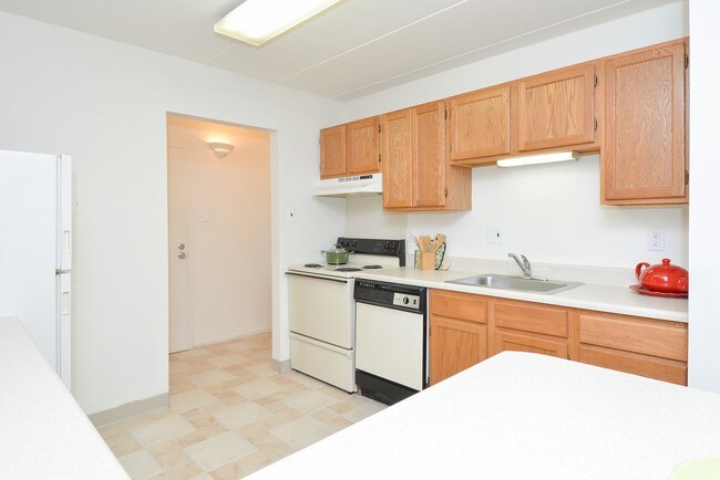 Sample Kitchen - Fairway Park Apartments & Townhomes