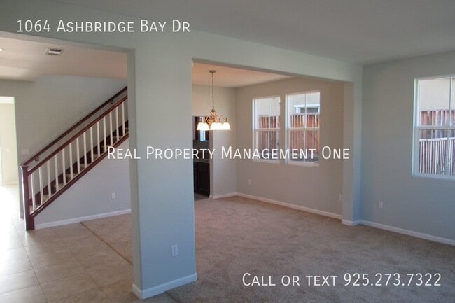 Photo - 1064 Ashbridge Bay Dr