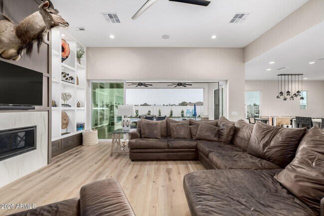 2131 E Nolan Pl