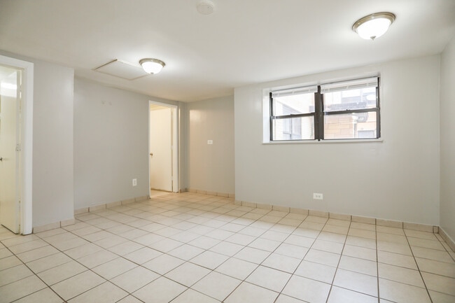 Photo - 1658 W Pratt Blvd Unit 1N