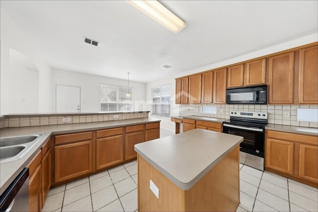 2112 Lake Fork Ln