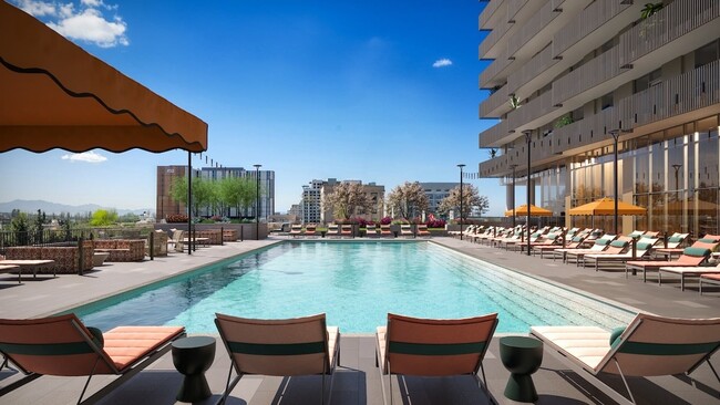 Building Photo - Sol Modern Rental