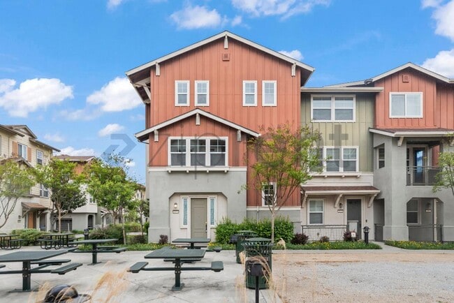 Photo - 2077 Kiwi Walkway