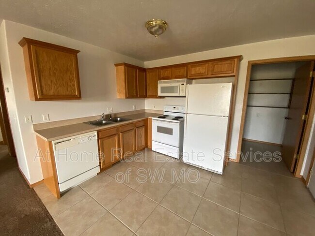 Photo - 1090 W Red Ln