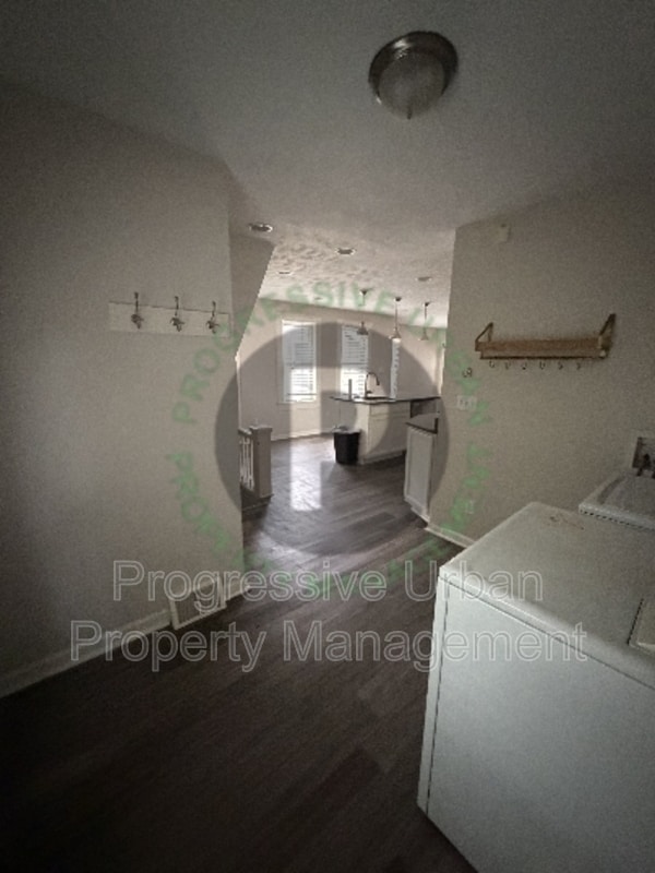 Photo - 2562 W 10th St