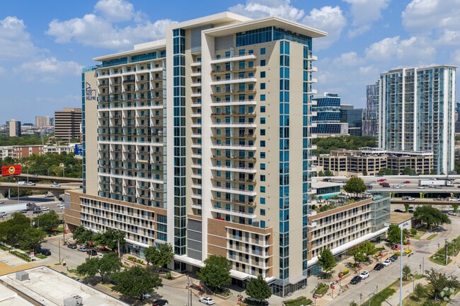 Exterior View of 1400HiLine