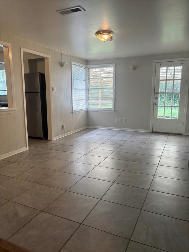 Photo - 4713 Saxon St