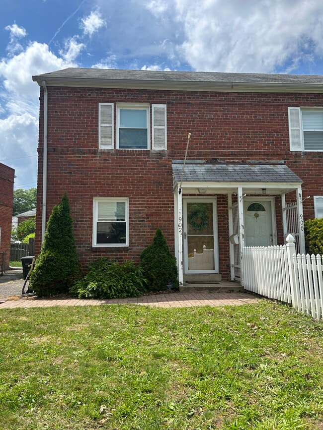 Photo - 902 S Highland St Townhome