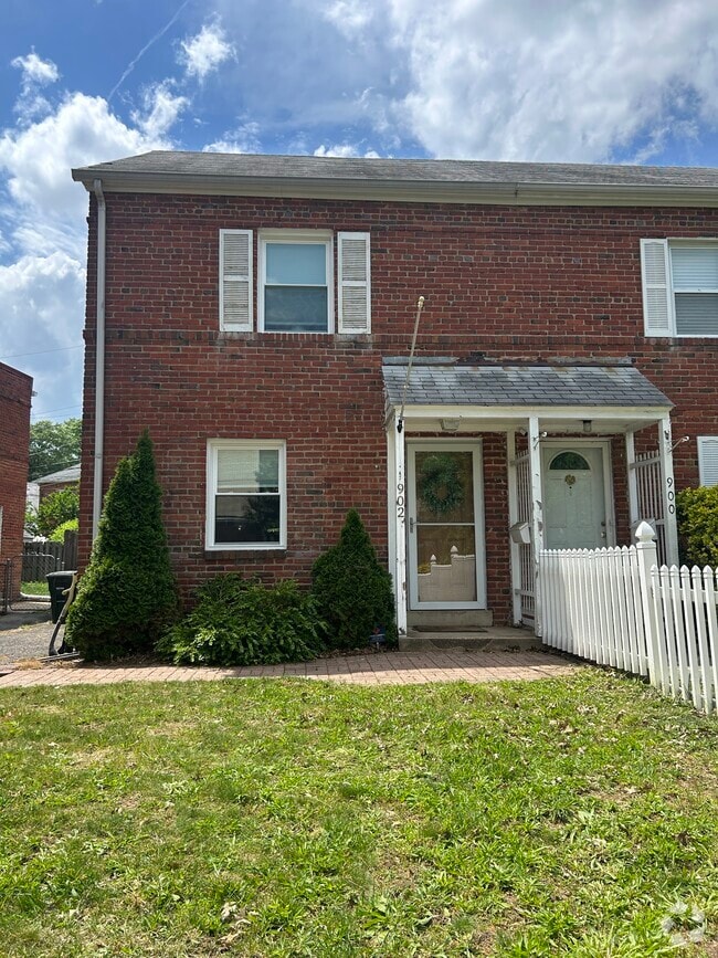 Building Photo - 902 S Highland St Rental