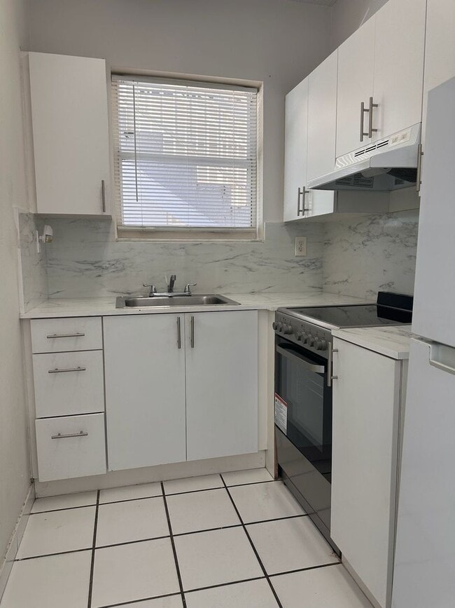 Photo - 626 - Kina Hialeah