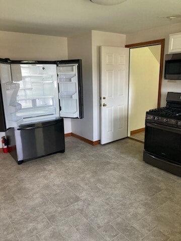 Photo - 586 Martin Rd