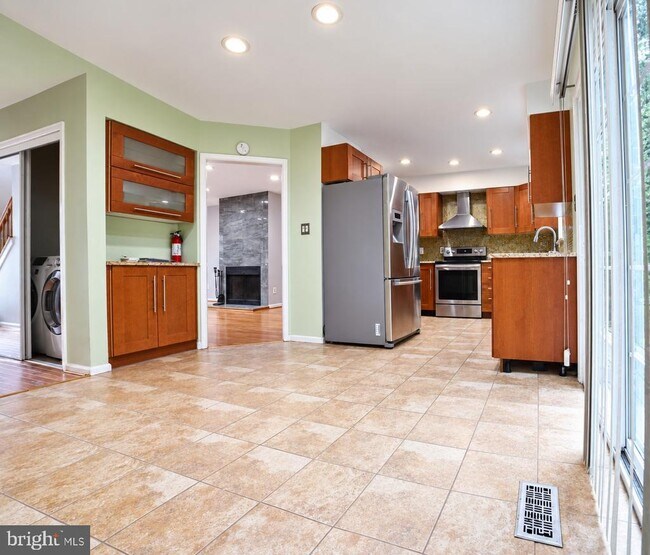604 Hillary Ct