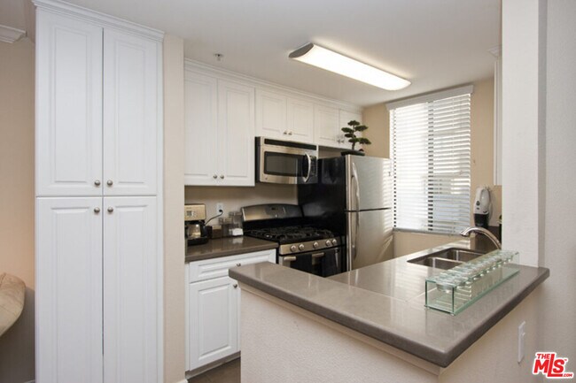 Photo - 7320 Hawthorn Ave Unidad 213