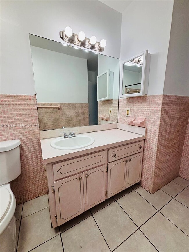 Photo - 1050 SW 2nd Ave Unidad 1050