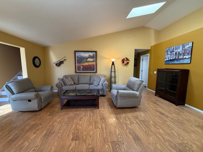 Photo - Spacious 4 Bed, 3 Bath Home - Terrango Glen