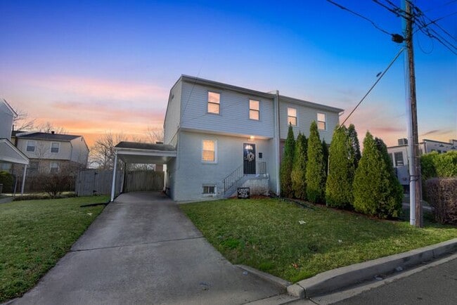 Building Photo - 816 Geranium St NW