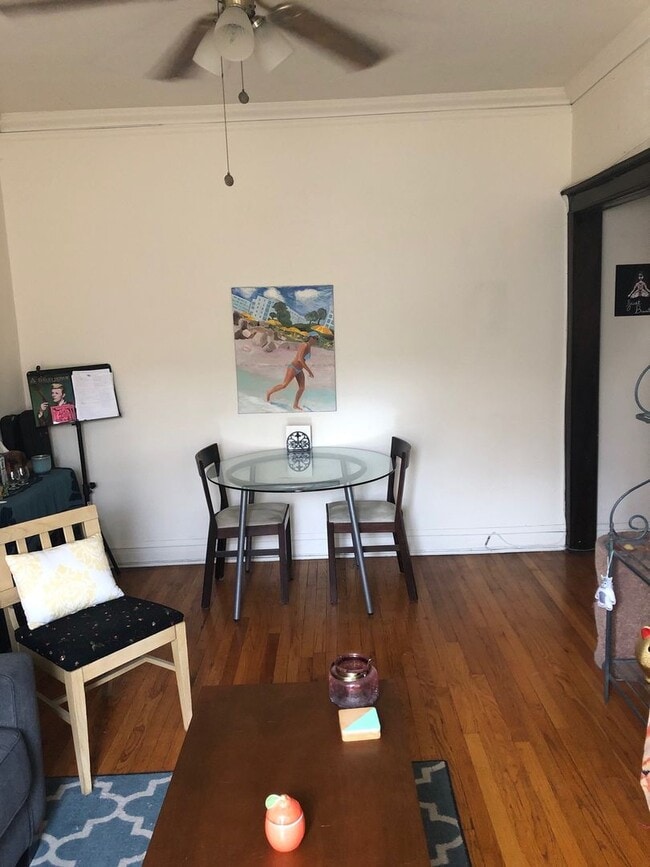 Building Photo - Sun-drenched Roscoe Village with sunny patio and yard Unit 3504-2