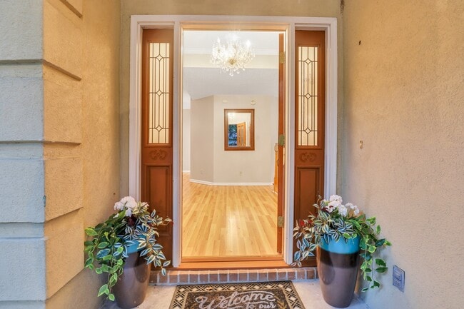 Photo - 123 Companion Way