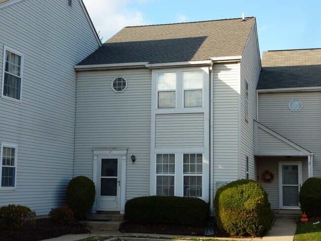 Building Photo - 2 Maple Dr Rental