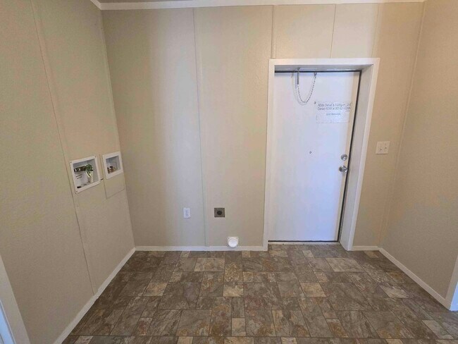 Photo - 709 N Collins Fwy