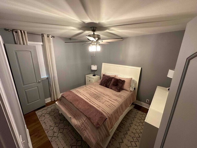 Photo - 688 Frankfort Dr Unidad B (furnished)