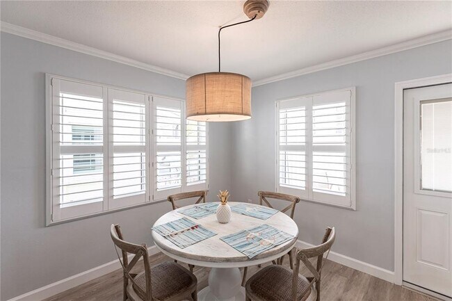 Photo - 6020 Midnight Pass Rd