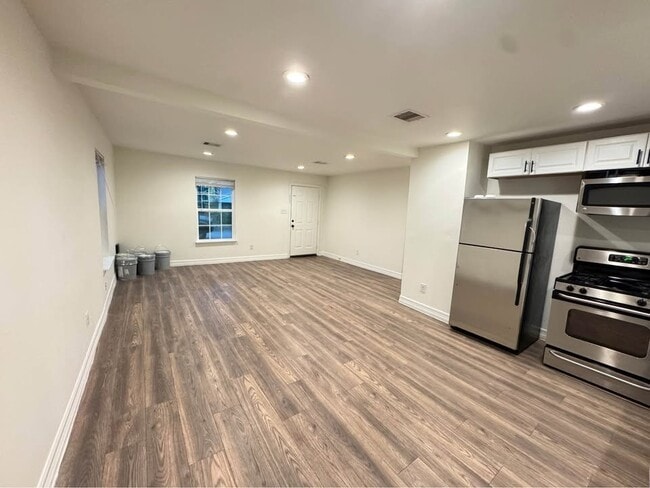 Photo - 122 Oak St