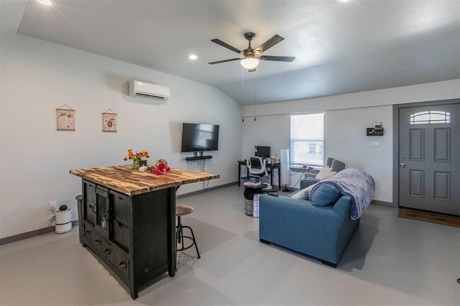 Photo - 4613 Joseph St