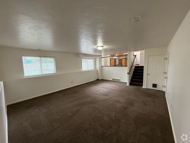 Building Photo - 4 Bed/ 3 Bathroom house in West Jordan