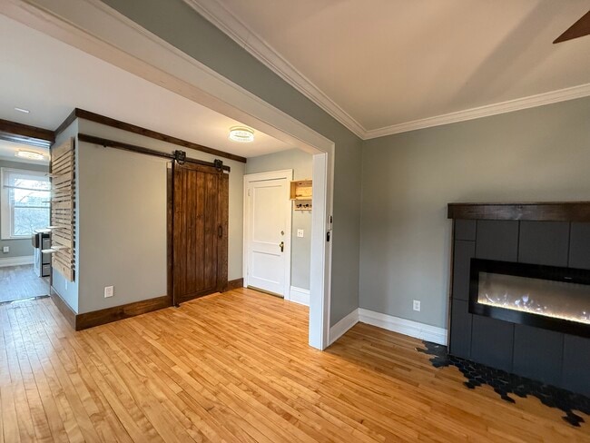 Photo - 780 Curfew St