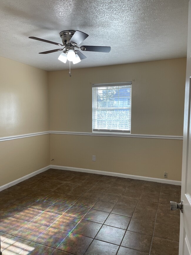 Photo - 107 Lakeside Cir