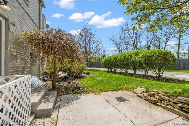 Photo - 1652 Graefield Rd