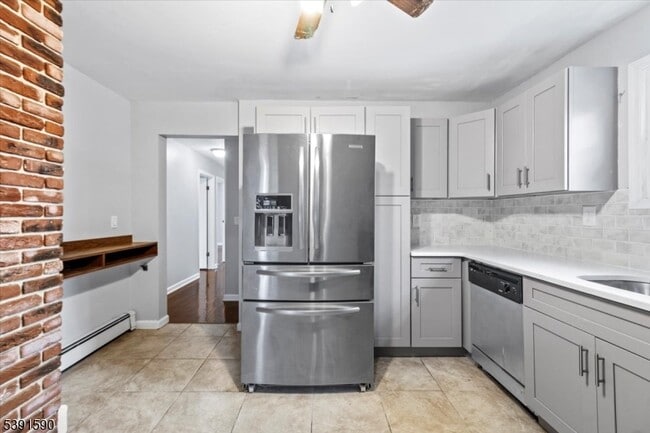 Building Photo - 1034 Burnet Ave Unit 2