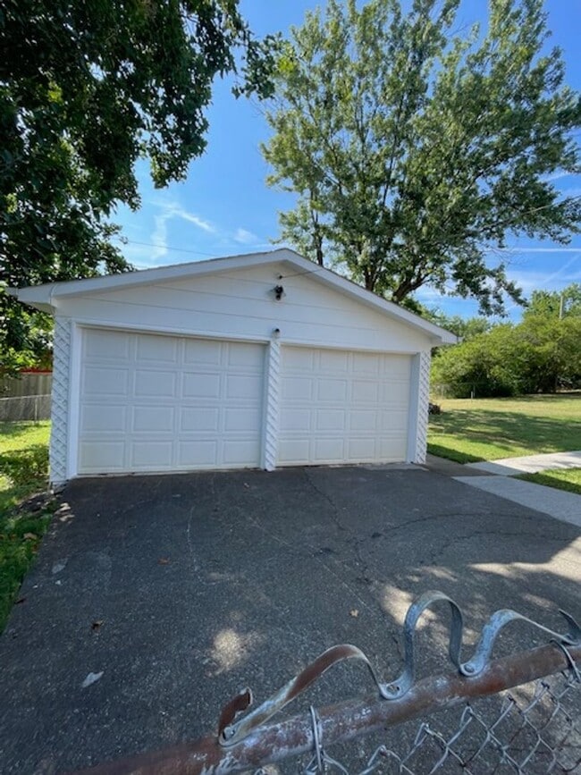 Photo - Maryville 37804 - 3 bedroom, 2 bath ranch home - Contact Debra Johnson (865) 591-8281