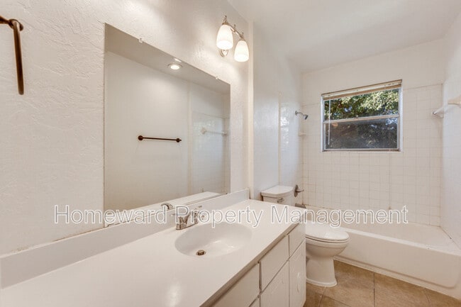 Photo - 3003 Helmet St