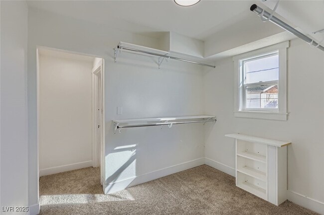 Building Photo - 663 D