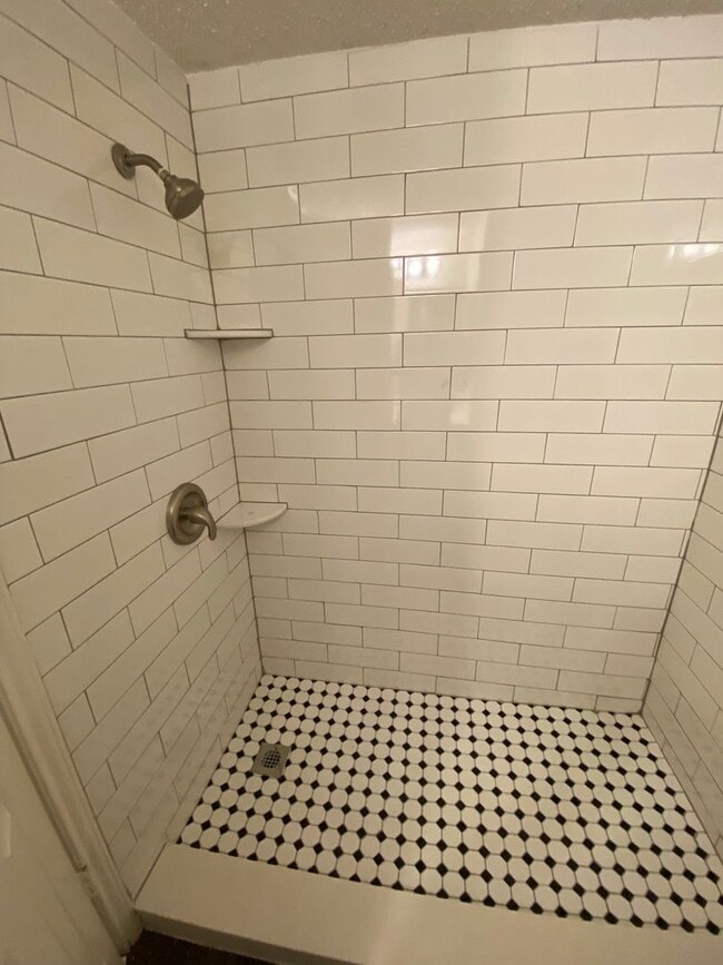 Photo - UT PRE-LEASE: 3 bed/2 bath Condo w/ Fireplace, Cathedral Ceilings in bedrooms