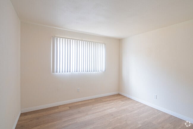 1844 Plaza del Amo Torrance, CA 90501