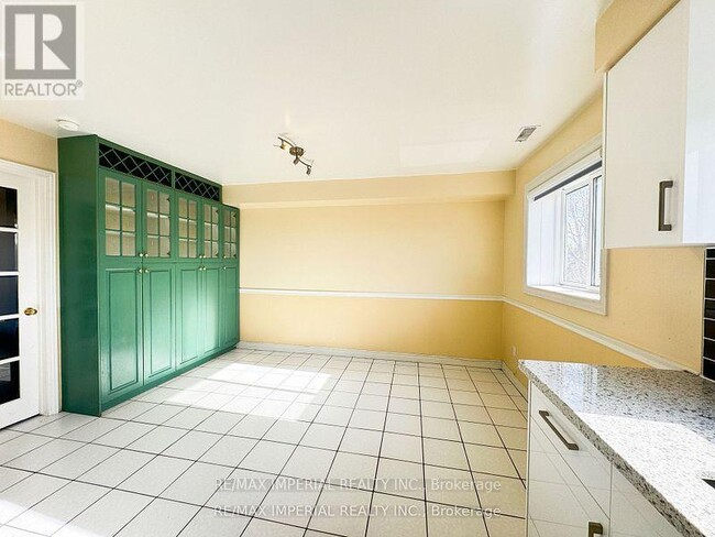 Photo - 641A The Queensway