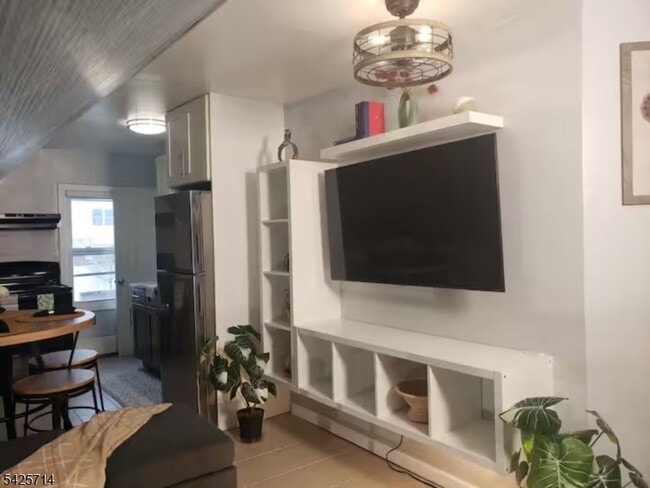 Photo - 187 Milford Ave Unit 3