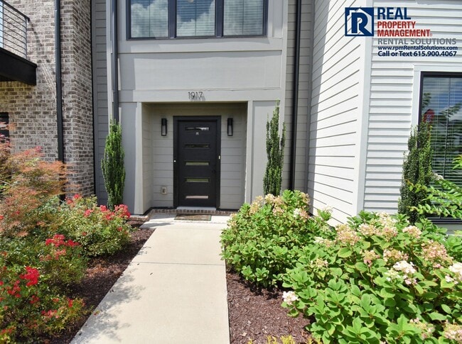 Photo - Gorgeous 2 Bedroom Townhome in the heart of Murfreesboro! Community pool and playground!
