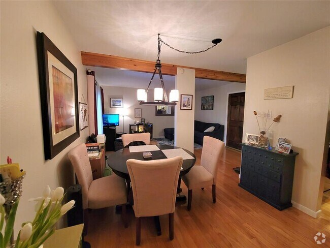 Building Photo - 6910 Hart Ln Unit 111 Rental