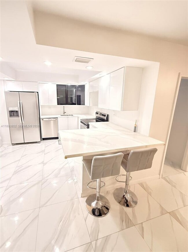 Photo - 251 174th St Unidad 611