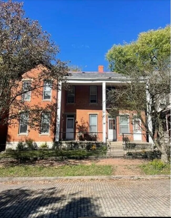 Building Photo - 90 E Lincoln St Rental