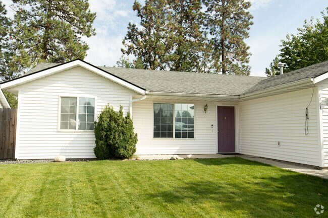 Building Photo - 3 Bed/2 Bath in Heartland Rental