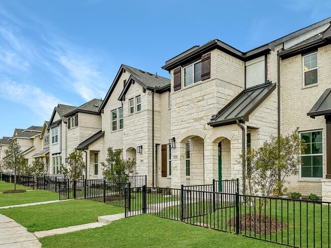 2916 ELLE DR