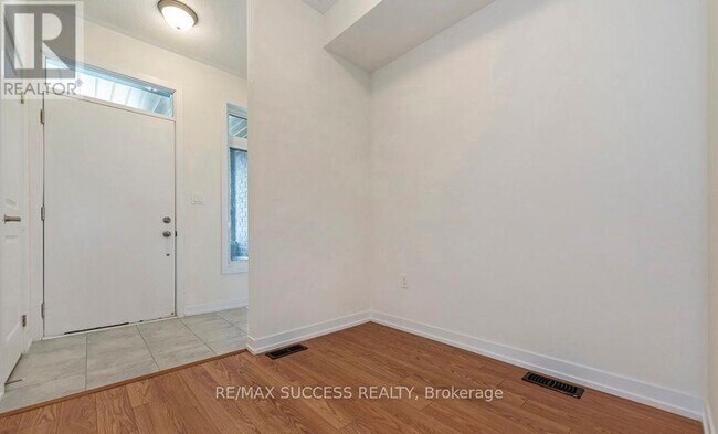 Photo - 1538 Wellwood Terrace