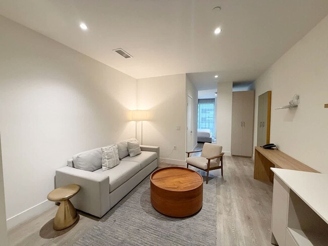 Building Photo - 239 SW 9th St Unit SI FL4-ID1520194P