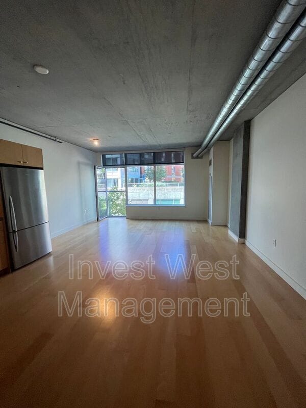 Photo - 1926 W Burnside St